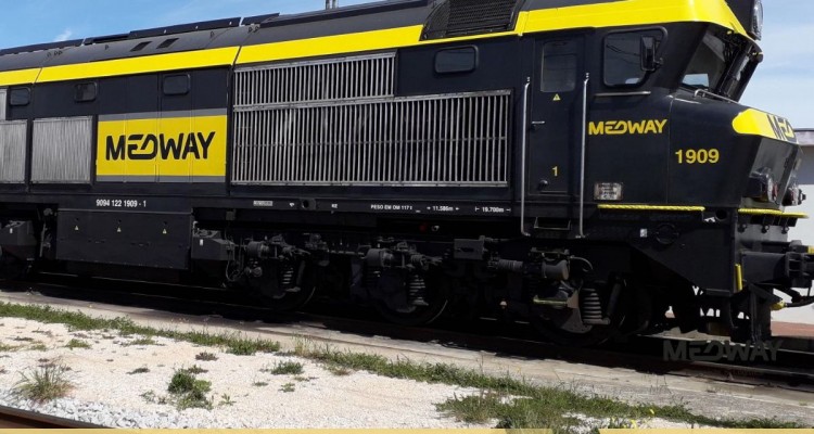 Tres locomotoras diesel-el&eacute;ctricas 1900 con trabajos de revisi&oacute;n tipo R3