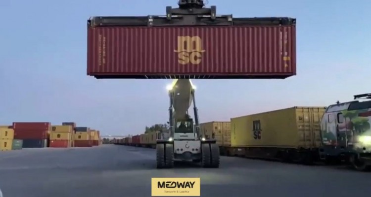 Reach Staker em a&ccedil;&atilde;o nos terminais da MEDWAY